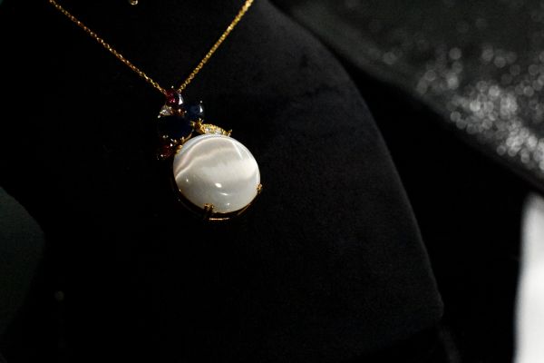 Trouvez les bijoux en porcelaine qui rehausseront votre style